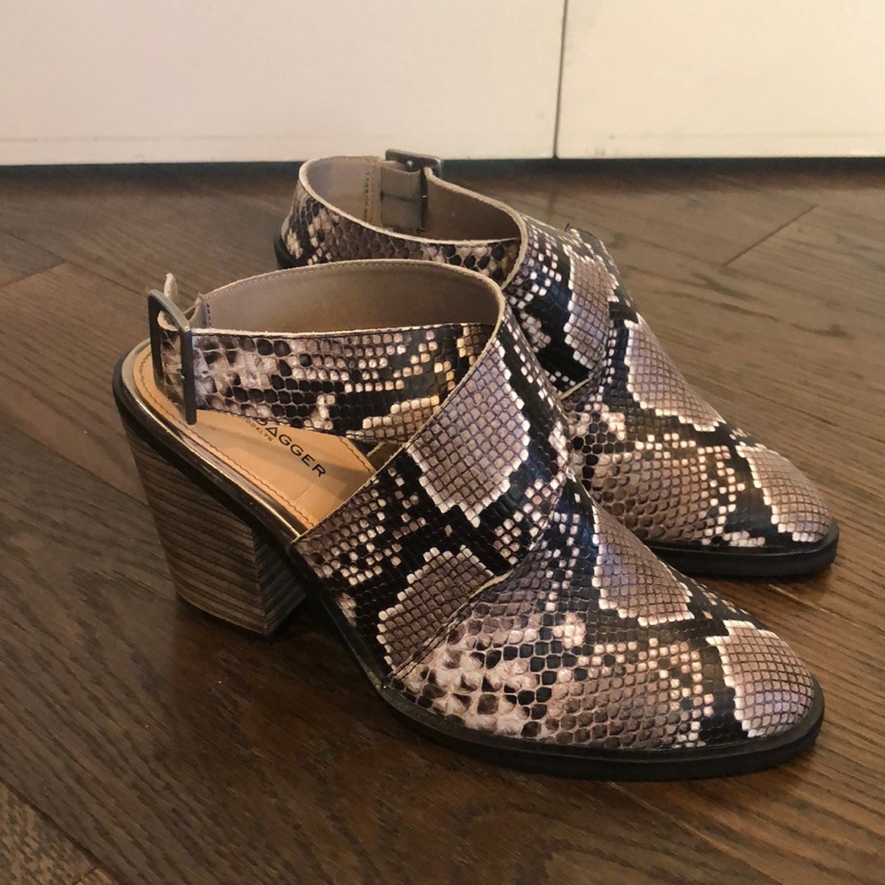 NEW Kelsi Dagger snake print bootie slingback stacked chunky heel almond toe 9